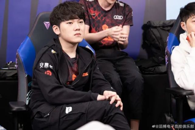 Rookie关键时刻战术调整,加拿大队助力球队获胜!
